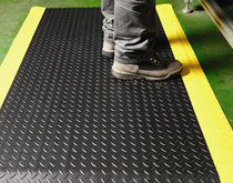 車間工業(yè)耐油防滑地墊，車間走道、加工生產(chǎn)線線工業(yè)地毯