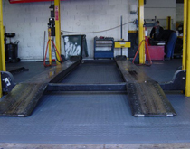 汽車(chē)維修車(chē)間地板材料 防污耐油 防腐蝕 汽修地面首選