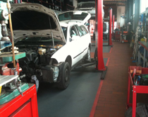 汽車(chē)修理廠(chǎng)維修間地板 耐壓耐油 防滑防腐蝕 汽修工位地面鋪裝材料